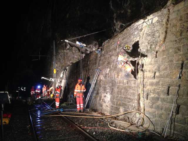 Mur amont, deux foreuses hydraulique au travail